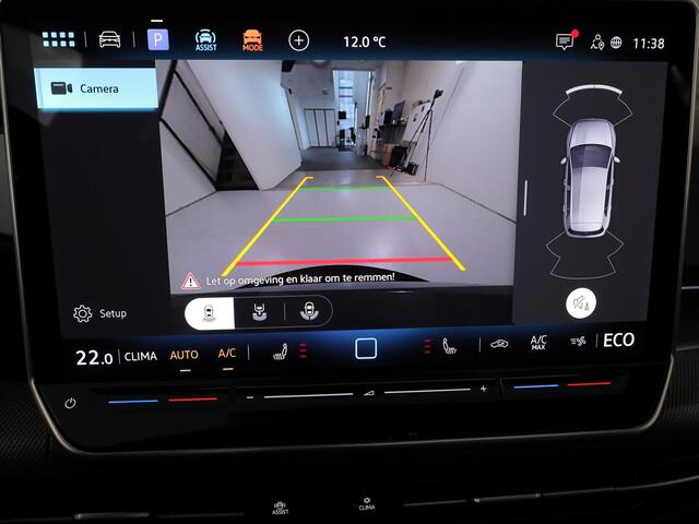 Volkswagen GOLF 1.5 eHybrid GTE 272 pk Automaat (DSG) | Verlengde garantie | Navigatie | Panoramadak | Trekhaak (wegklapbaar) | Parkeersensoren | Achteruitrijcamera | Stoelverwarming | Black Style pakket |