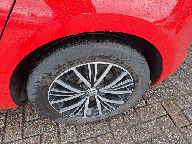 Volkswagen GOLF 1.2 TSI Connected Series Cruise Controle, Stoelverwarming,