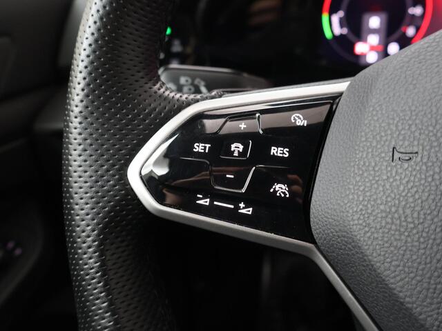 Volkswagen GOLF 1.4 eHybrid GTE | 245 PK | SoH 97% | Panoramadak | Achteruitrijcamera | Voorstoelen verwarmd | LED verlichting |