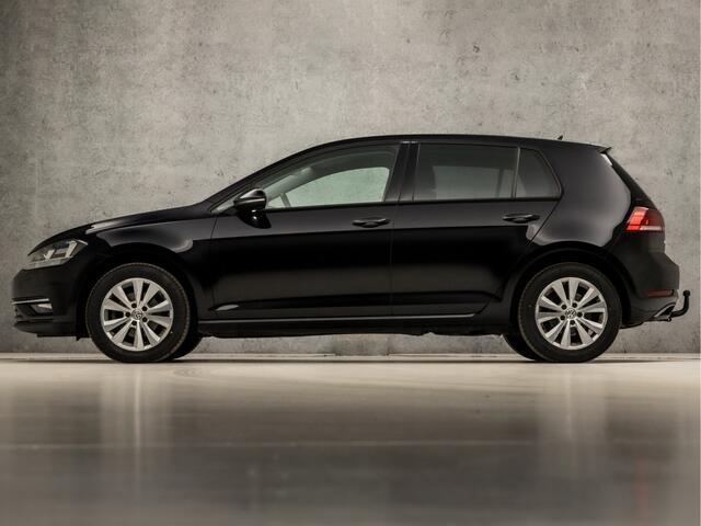 Volkswagen GOLF 1.0 TSI Sportline Automaat (APPLE CARPLAY, GROOT NAVI, CAMERA, CLIMATE, STOELVERWARMING, SPORTSTOELEN, ADAPTIVE CRUISE, PARKEERSENSOREN, GETINT GLAS, NIEUWSTAAT)