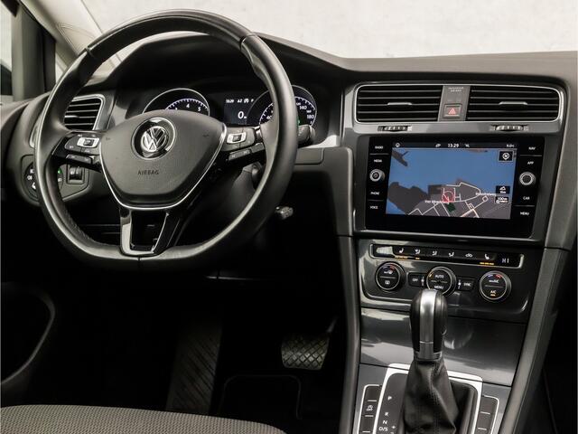 Volkswagen GOLF 1.0 TSI Sportline Automaat (APPLE CARPLAY, GROOT NAVI, CAMERA, CLIMATE, STOELVERWARMING, SPORTSTOELEN, ADAPTIVE CRUISE, PARKEERSENSOREN, GETINT GLAS, NIEUWSTAAT)