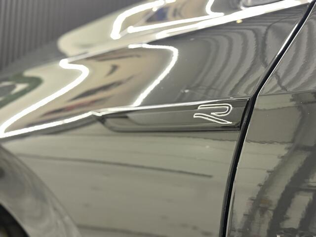 Volkswagen GOLF 8 1.5 eTSI R-Line DSG PANO ACC SFEER IQ BLIND