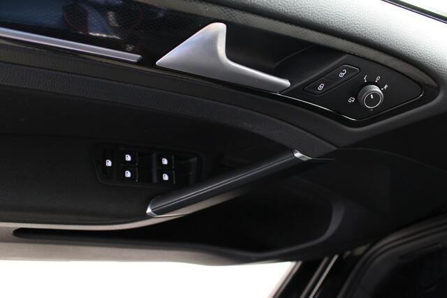 Volkswagen GOLF 1.4 TSI ACT 150PK Navigatie | Lichtmetalen Velgen | Parkeersensoren | Automatische Airco