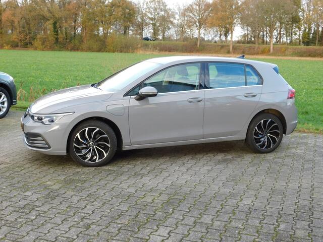 Volkswagen GOLF 1.4 eHybrid PHEV Style, Trekhaak, IQ light, Carplay, Camera