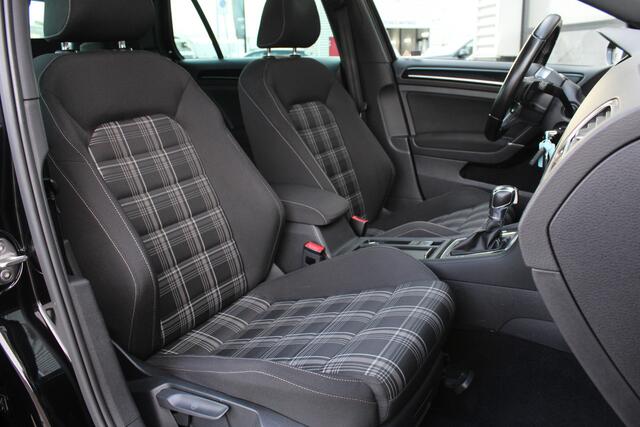 Volkswagen GOLF 2.0 TDI GTD / Panoramadak / Led / Stoelverwarming