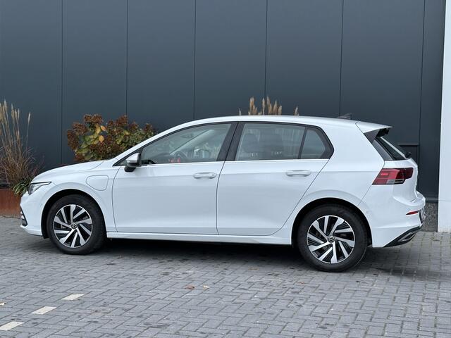 Volkswagen GOLF 1.4 eHybrid M22 SFEER NAVI CAMERA PDC IQ LIGHT LED