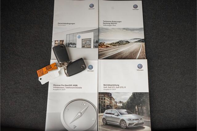 Volkswagen GOLF 2.0 TSI 4Motion R Performance Akrapovic Pano Dynaudio Leder 19"