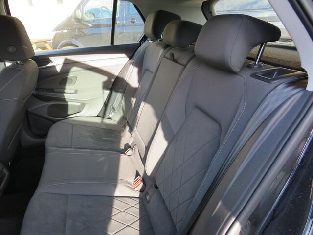 Volkswagen GOLF 1.5 TSI Life Business 46.000Km! * Rijklaarprijs incl. garantie * Camera * Navi * PDC V+A * Led Koplampen * ACC *