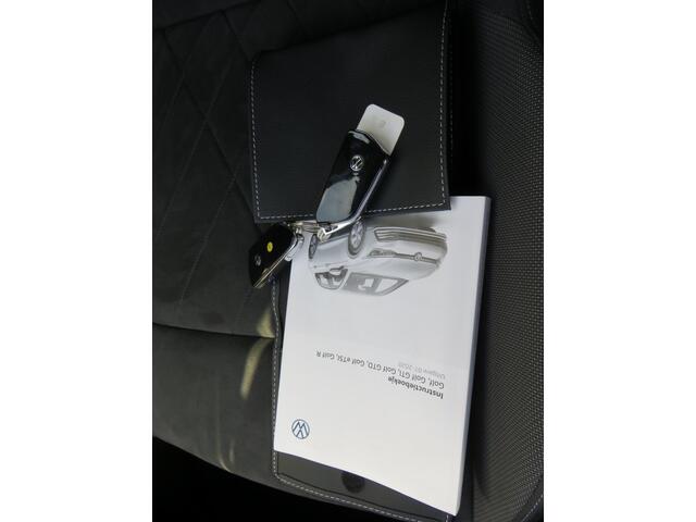 Volkswagen GOLF 1.5 TSI Life Business 46.000Km! * Rijklaarprijs incl. garantie * Camera * Navi * PDC V+A * Led Koplampen * ACC *