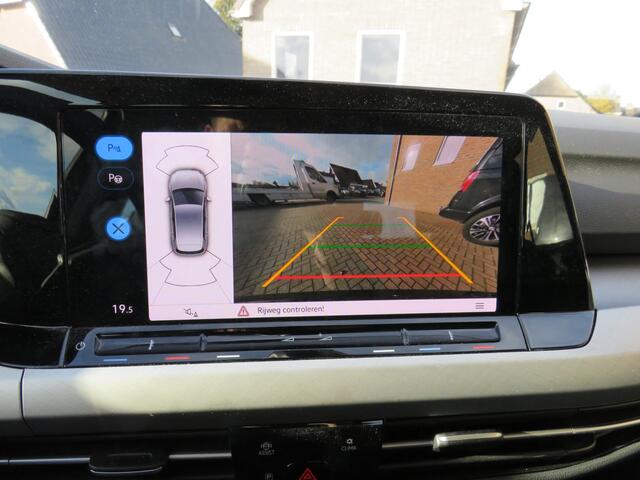 Volkswagen GOLF 1.5 TSI Life Business 46.000Km! * Rijklaarprijs incl. garantie * Camera * Navi * PDC V+A * Led Koplampen * ACC *