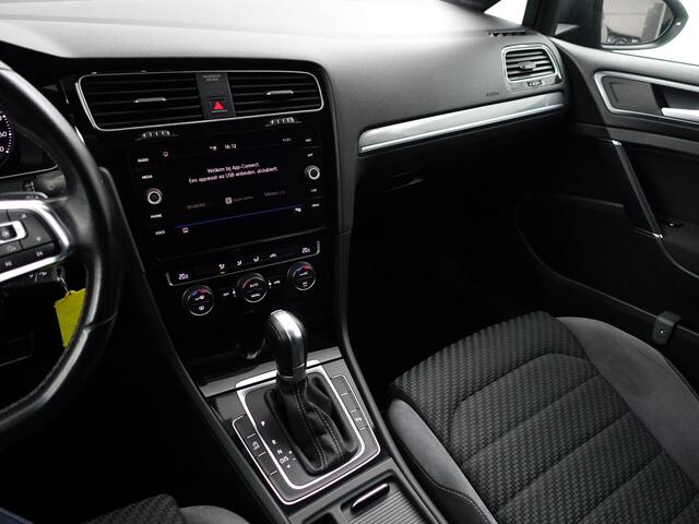 Volkswagen GOLF 1.0 TSI R Line Aut- Panoramadak, CarPlay, Android auto, Virtual cockpit, Park assist, ACC Cruise, Privacy Glass