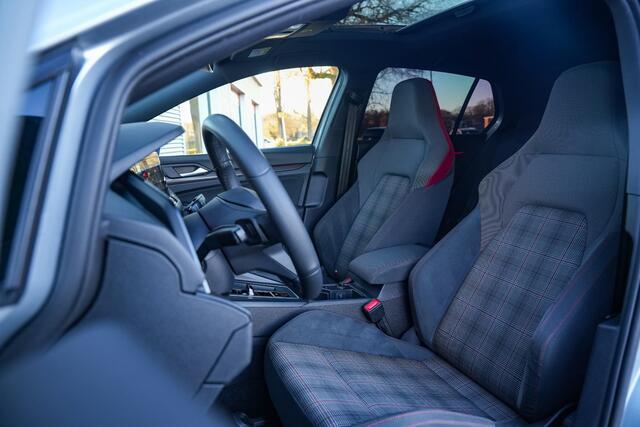 Volkswagen GOLF 2.0 TSI GTI Panodak Camera Stoelverw. Achterbankverw. DAB+