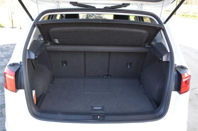 Volkswagen GOLF SPORTSVAN 1.2 TSI Navi | NL auto | Trekhaak | Getint glas | DAB | Bluetooth | Airco