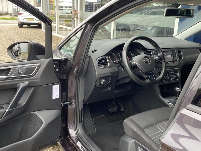 Volkswagen GOLF SPORTSVAN 1.4 TSI Connected Series / Automaat / Cruise-Control / Climate-Control / Stoelverwarming / Afneembare-Trekhaak / Apple-Carplay & Android-Auto / DAB Radio-Bluetooth / Navi / PDC V+A / 17'' LMV / ENZ.