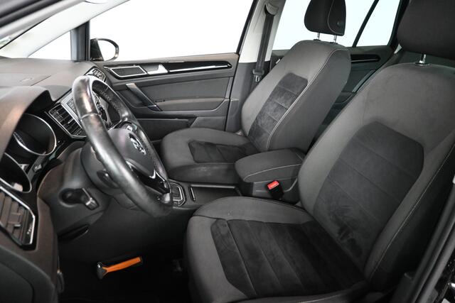 Volkswagen GOLF SPORTSVAN 1.4 TSI Highline Automaat Panoramadak Navigatie Stoelverwarming Rijklaarprijs Inruil Mogelijk!