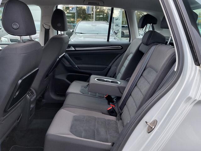 Volkswagen GOLF SPORTSVAN 1.5 TSI ACT 150pk DSG Highline Edition | Navi | Clima | Adap.Cruise | Led Koplampen | Pdc V+A+Camera | Stoelverwarming | Sfeerverlichting | Licht+Regensensor | 17''lm | Trekhaak