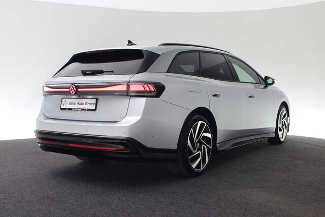 Volkswagen ID ID.7 Tourer First Edition 77 kWh 210 kW / 286 pk | Warmtepomp | IQ Light | DCC | Harman Kardon sound | Navi