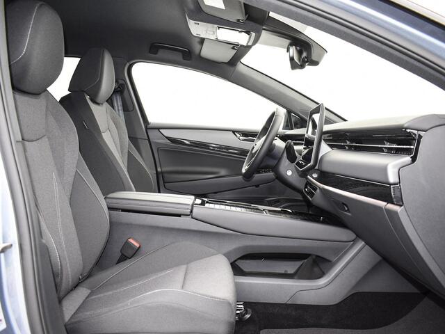 Volkswagen ID ID.7 Limited Edition 77 kWh accu 286 PK · Achteruitrijcamera · Draadloze telefoonverbinding · Trekhaak inklapbaar, met elektrische ontgrendeling ·