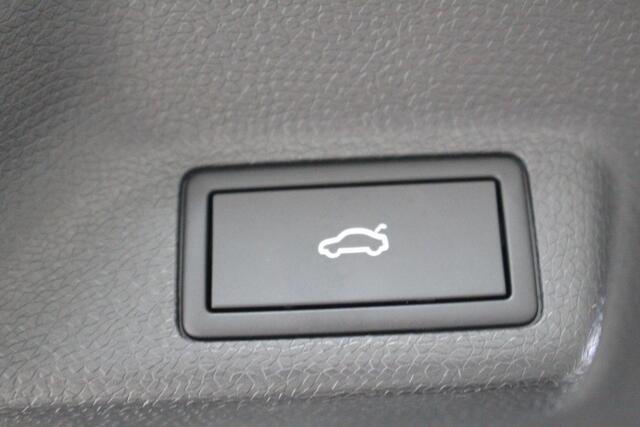 Volkswagen ID. Buzz Pro 77kWh 204PK IQ-Light | Trekhaak | Navigatie | El. schuifdeuren + achterklep | Stoelverwarming | Camera