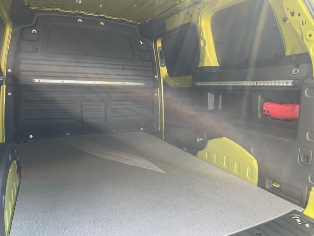 Volkswagen ID. Buzz Cargo Bulli edition 79 kWh | 360 Camera | App Connect | Trekhaak | 3 Zits