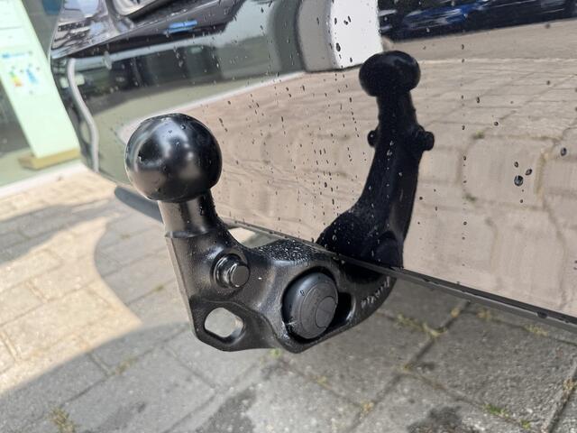 Volkswagen ID. Buzz Cargo Bulli edition 79 kWh 286 PK | Trekhaak | 3 Zits | App Connect | Camera