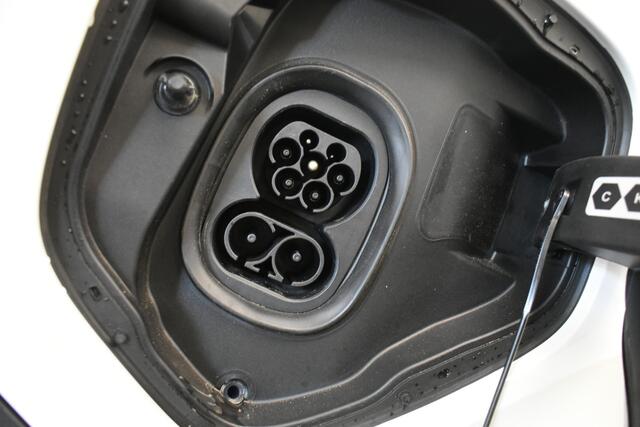 Volkswagen ID. Buzz Cargo Economy Business 79 kWh 100% SOH 286PK El-Trekh Adpt-Cruise Cam-PDC Carplay