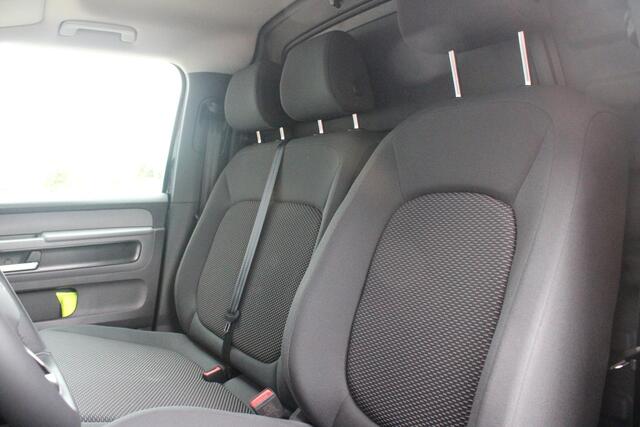 Volkswagen ID. Buzz Cargo 79 kWh | TREKHAAK ELEKTRISCH WEGKLAPBAAR | LAADRUIMTE PAKKET | STOEL/VOORRUIT VERWARMING | ELEKTRISCH BEDIENBARE SCHUIFDEUR | NAVIGATIE DISCOVER PRO | DRAADLOZE APPLE CARPLAY/ANDROID AUTO | CLIMATE CONTROL | ACHTERUITRIJ CAMERA | DODEHOEK DETECTIE | ADAPT