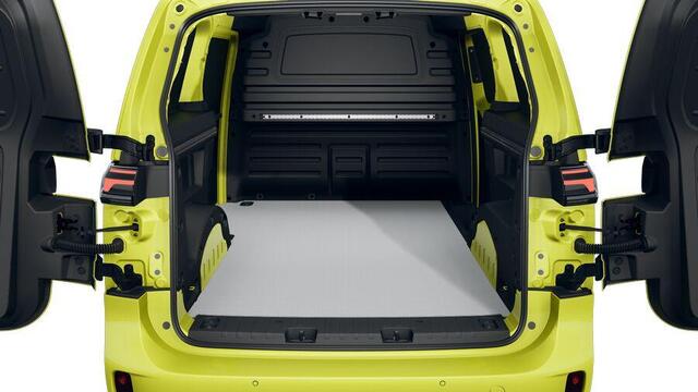 Volkswagen ID. Buzz Cargo Anniversary Edition 286pk 79 kWh > Gelimiteerde editie; netto prijs excl. BTW en kosten rijklaarmaken < | Trekhaak | Achterdeuren | Alarm |