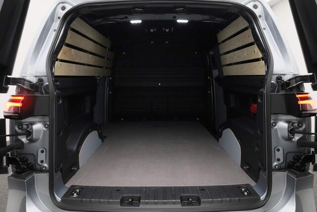 Volkswagen ID. Buzz Cargo 77 kWh 204 pk Volkswagen ID. Buzz Cargo 77 kWh 204PK | Trekhaak | 3-zits | Stoelverwarming | Camera | Standkachel | ACC | Apple Carplay / Android Auto