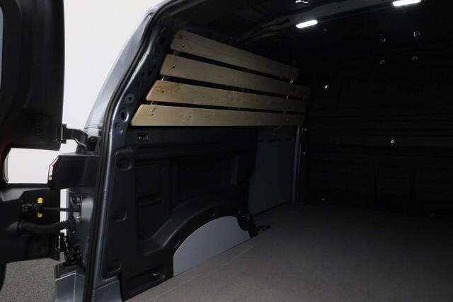 Volkswagen ID. Buzz Cargo 77 kWh 204 pk Volkswagen ID. Buzz Cargo 77 kWh 204PK | Trekhaak | 3-zits | Stoelverwarming | Camera | Standkachel | ACC | Apple Carplay / Android Auto