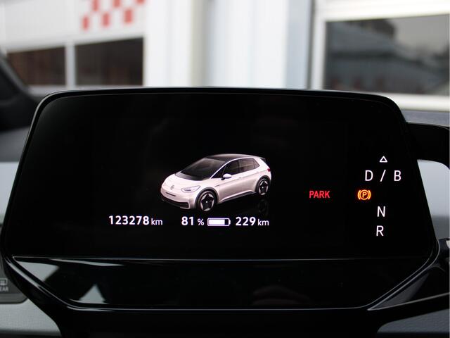 Volkswagen ID.3 First Plus 204PK 58 kWh /NAVI/MATRIX LED/Keyless/19'LM/PDC/Achteruitrijcamera/ACC/Standkachel/Stoelverw./NAP! 1e eig!