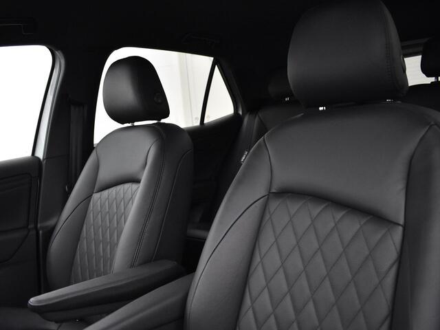 Volkswagen ID.3 Pure Oranje Edition 52kWh |125 kW/170pk Volkswagen ID.3 Pure Oranje Edition 52 kWh |125 kW / 170 pk H | 18" LM velgen met All-season banden | Lederen bekleding | Getint glas |