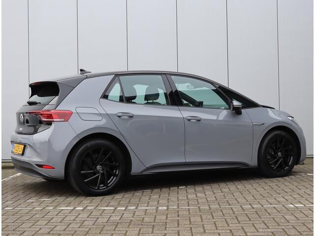Volkswagen ID.3 Pure 45 kWh | Trekhaak | Stoelverwarming | Adaptieve Cruise