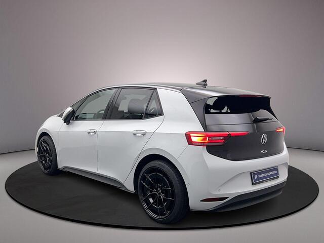 Volkswagen ID.3 Pro Business 204pk Automaat Adaptive cruise control, Stuurwiel verwarmd, Achteruitrijcamera, Navigatie, LED matrix koplampen, Stoelverwarming, Parkeersensoren