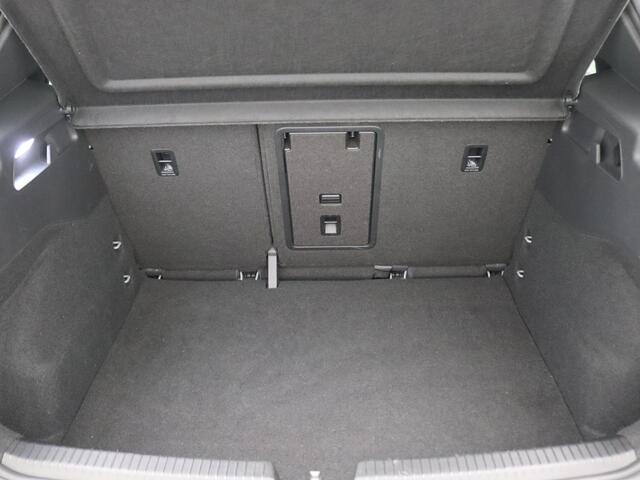 Volkswagen ID.3 First Plus 58 kWh 204PK Aut. Adaptieve Cruise Controle, Achteruitrijcamera, Keyless, Matrix LED-verlichting, Navi, Clima, Stoel-Stuurverwarming, 19" LM Velgen