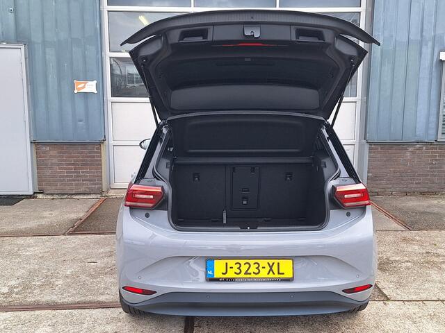 Volkswagen ID.3 First Edition Plus 58 kWh, Camera, Navi, 19"Lm velgen 1 Eigenaar!