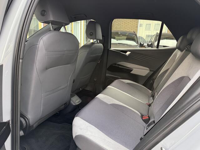 Volkswagen ID.3 First Plus 58 kWh Camera, Trekhaak, 19''Lmv, Matrix Led