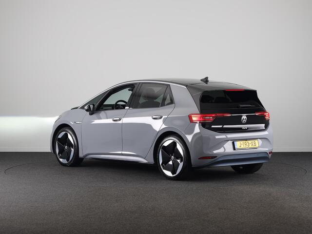 Volkswagen ID.3 First Max 58 kWh 204 PK | Navigatie | Camera | Parkeersensoren | Panoramisch dak | Bestuurderstoel met geheugen |