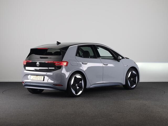 Volkswagen ID.3 First Max 58 kWh 204 PK | Navigatie | Camera | Parkeersensoren | Panoramisch dak | Bestuurderstoel met geheugen |