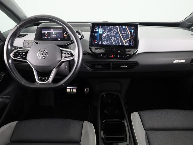 Volkswagen ID.3 First Max 58 kWh 204 PK | Navigatie | Camera | Parkeersensoren | Panoramisch dak | Bestuurderstoel met geheugen |