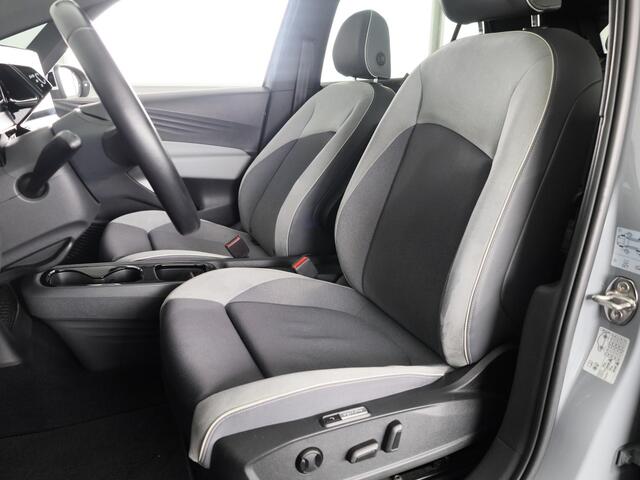 Volkswagen ID.3 First Max 58 kWh 204 PK | Navigatie | Camera | Parkeersensoren | Panoramisch dak | Bestuurderstoel met geheugen |