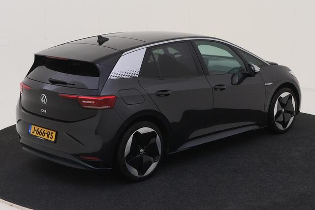 Volkswagen ID.3 First Max 58 kWh / PANO/ CAMERA/ PARK. SENSOREN/ IQ. LIGHT/ ERGO ACTIVE/ NAVI/ CLIMA/ STOELVERWARM./