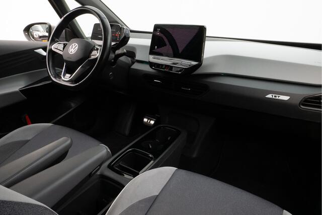 Volkswagen ID.3 First Plus 58 kWh Camera/ Stoel-stuurverwarming/ Full led/ Navigatie/ Carplay/ 19" Lmv