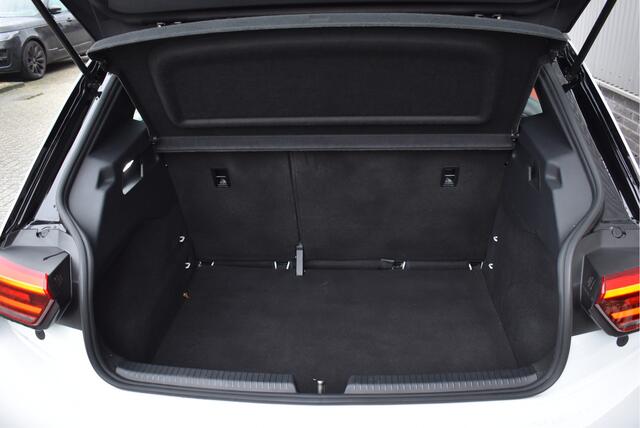 Volkswagen ID.3 First 58 kWh Adaptive cruise, Stoel/stuurverwarming, Navi,