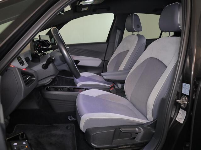 Volkswagen ID.3 First Plus 58 kWh 204 pk | Navigatie | Parkeersensoren | Achteruitrijcamera | Adaptieve cruise control | Matrix LED koplampen | Stoelverwarming |