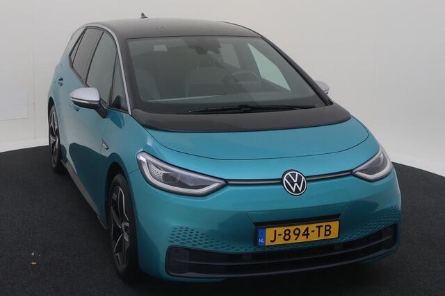 Volkswagen ID.3 First Plus 58 kWh / Navigatie / LED / Camera / Steunhaak / Lichtmetaal 19 inch /