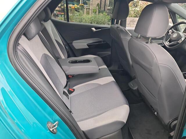 Volkswagen ID.3 First Plus 58 kWh / Navigatie / LED / Camera / Steunhaak / Lichtmetaal 19 inch /