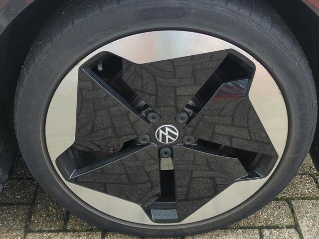 Volkswagen ID.3 First Max 204pk 58 kWh / Panoramadak / Elek Verstelbare Bestuurderrstoel / LED / Camera / Navigatie / 20" LMV
