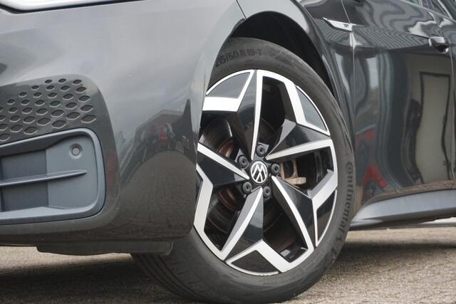 Volkswagen ID.3 First Plus 58 kWh | CAMERA | FULL LED MATRIX | STOEL/ STUURVERW. |