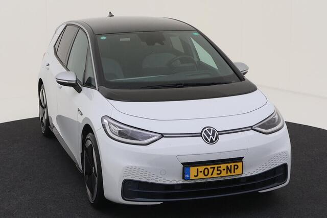Volkswagen ID.3 First Max 58 kWh / TREKHAAK/ PANO/ CAMERA/ PARK. SENSOREN/ IQ. LIGHT/ ERGO ACTIVE STOELEN/ STOELVERWARM./ NAVI/ CLIMA/ 20" LMV
